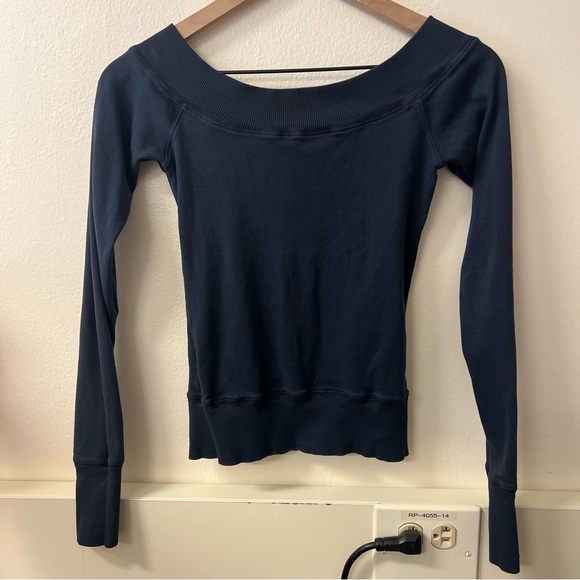 Brandy Melville Off Shoulder Long Sleeve Top - Picture 3 of 3